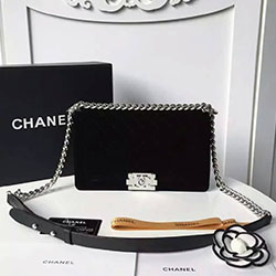  샤넬 벨벳 보이백