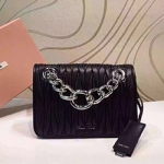 미우미우 퀼티드 백 5BD016