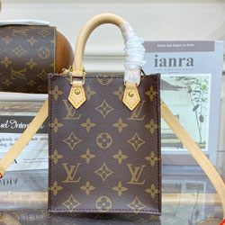 루이비통  PETIT SAC PLAT M81295
