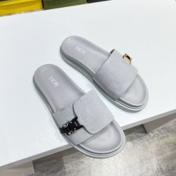 디올 D-743928